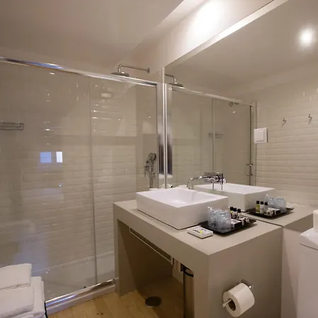 בית הארחה The 8 - Downtown 4*