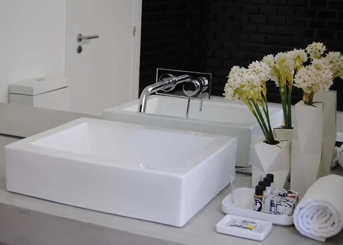 8号市区套房酒店