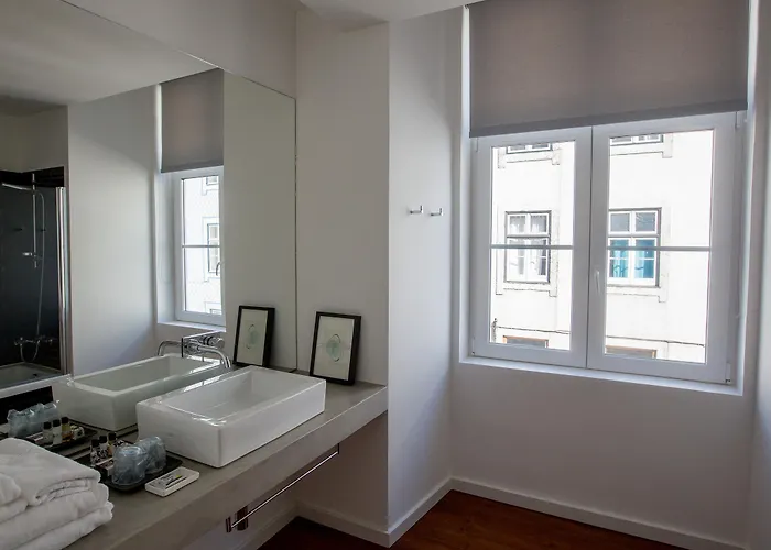 8号市区套房酒店