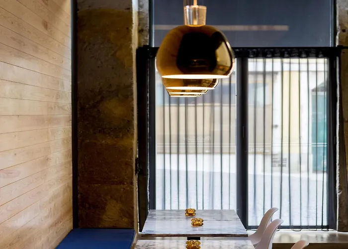 8号市区套房酒店