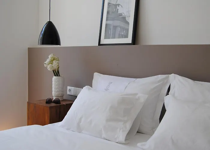 8号市区套房酒店