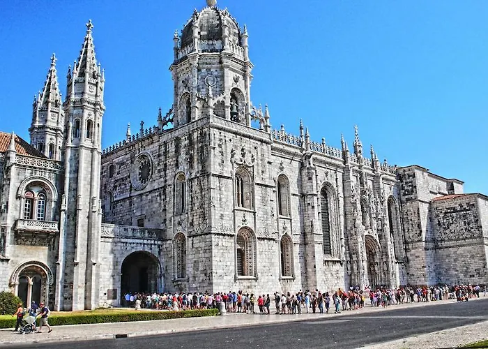 8号市区套房酒店